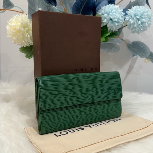 GORGEOUS GREEN AUTH LOUIS VUITTON EPISODE SARAH WALLET WOC BOX & DUST BAG - Picture 7 of 16